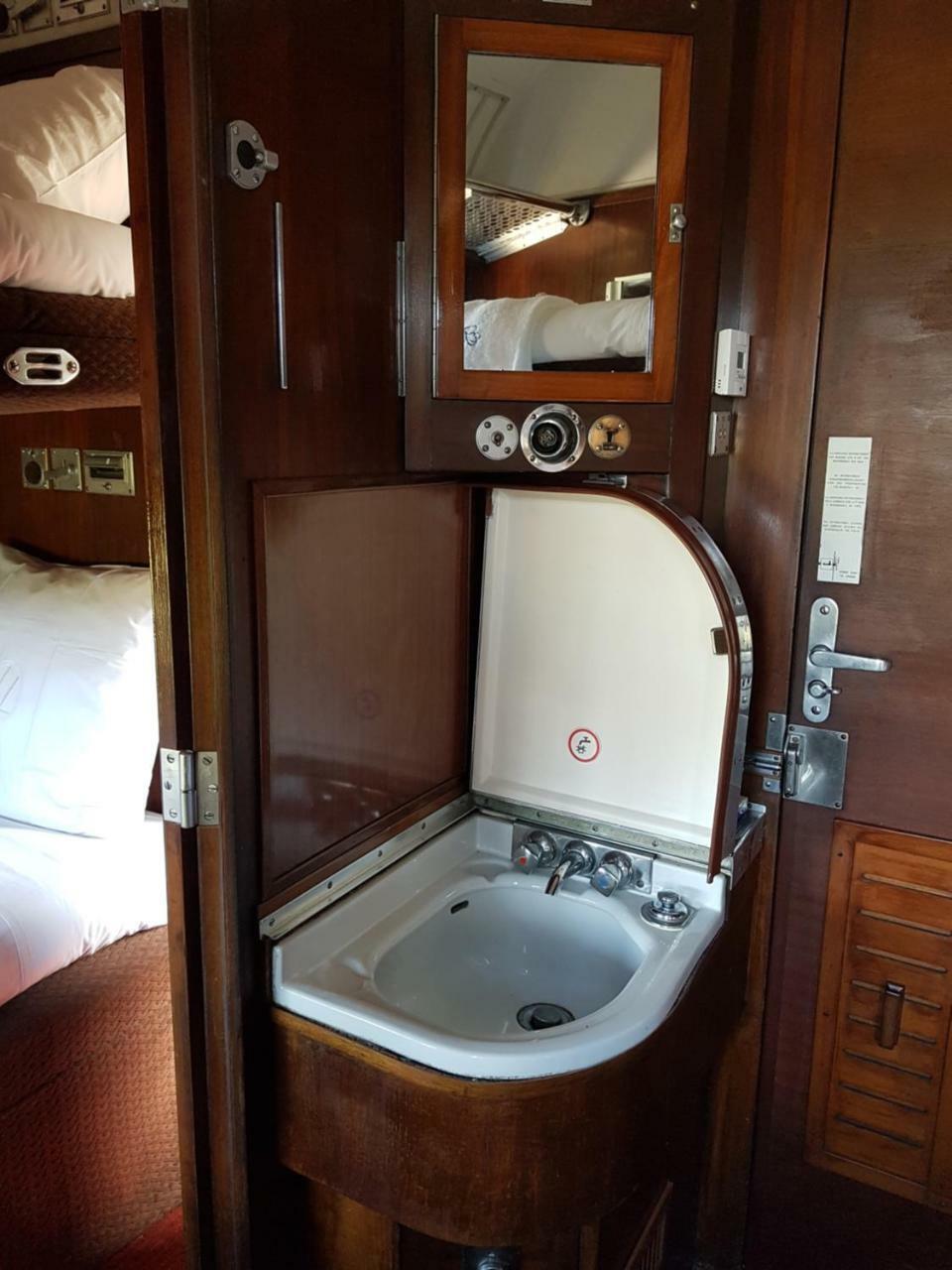 Hotel Le Train Des Reves Dracy-Saint-Loup Zewnętrze zdjęcie
